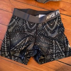women’s patterned nike pros